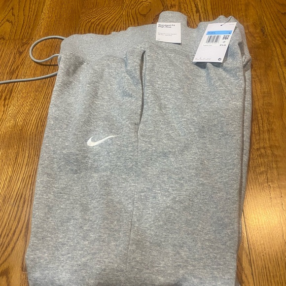 Nike Pants - Nike women’s medium sweatpants new